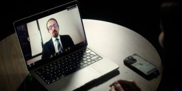 Ночь, когда Иран погрузился во тьму: свидетельства очевидцев и видеозаписи раскрывают факты насилия, совершенного во время отключения интернета в Иране.