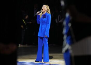 Тысячи людей вышли на марш в Гренландии в поддержку арктического острова, несмотря на угрозы Трампа захватить его.