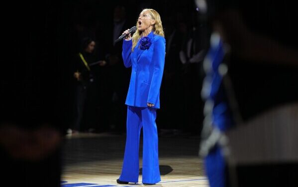 Тысячи людей вышли на марш в Гренландии в поддержку арктического острова, несмотря на угрозы Трампа захватить его.