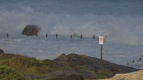 Три человека утонули, двое пропали без вести за 36 часов в Новом Южном Уэльсе.