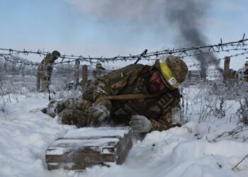 Трамп и высокопоставленные иранские чиновники обменялись угрозами из-за протестов, охвативших Иран. Трамп и высокопоставленные иранские чиновники обменялись угрозами из-за протестов, охвативших Иран.
