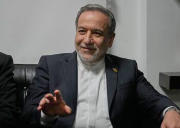 Трамп заявляет, что Иран хочет вести переговоры, в то время как число погибших в ходе протестов возросло как минимум до 599 человек.