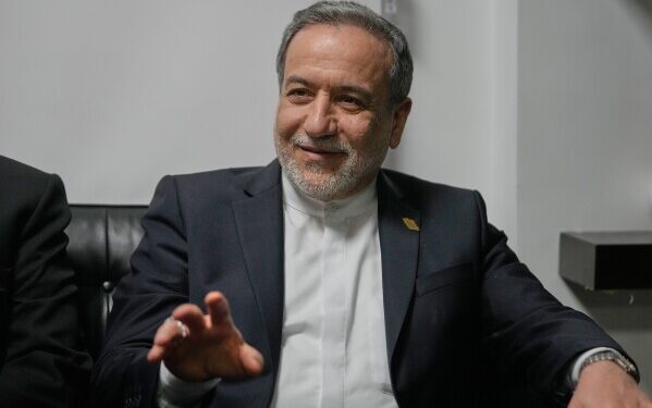 Трамп заявляет, что Иран хочет вести переговоры, в то время как число погибших в ходе протестов возросло как минимум до 599 человек.