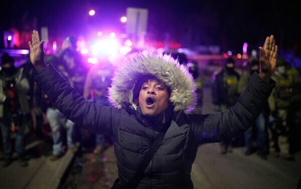 Трамп угрожает использовать Закон о восстании, чтобы положить конец протестам в Миннеаполисе.