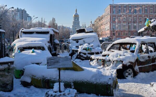 Удары украинских беспилотников оставили без электричества сотни тысяч человек на оккупированной Россией юге Украины.