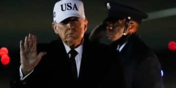 Американские законодатели посетят Данию, поскольку Трамп продолжает угрожать Гренландии.