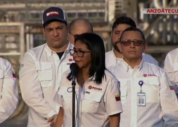 Исполняющая обязанности президента Венесуэлы заявила, что с нее «достаточно» приказов США.