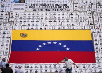 Исполняющий обязанности президента Венесуэлы обещает продолжить освобождение заключенных, содержащихся под стражей при Мадуро.