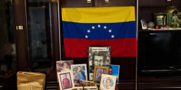 Новый лидер Венесуэлы призывает к открытию нефтяной промышленности для иностранных инвестиций и более теплым отношениям с США.