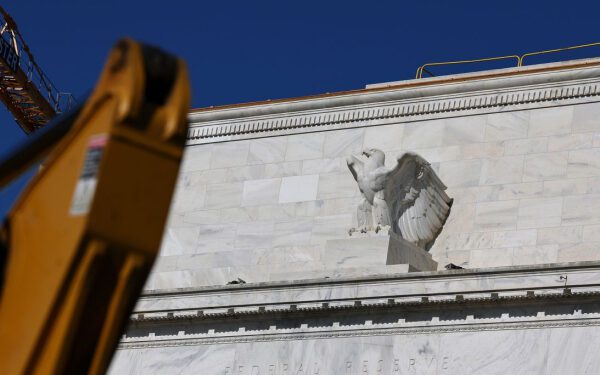 Почему Пауэлл борется против Трампа: на кону экономика США. Почему Пауэлл борется против Трампа: на кону экономика США.