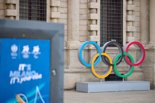 Скандал вокруг скелетона на зимних Олимпийских играх продолжается: американский спортсмен обращается за помощью к Джей Ди Вэнсу.