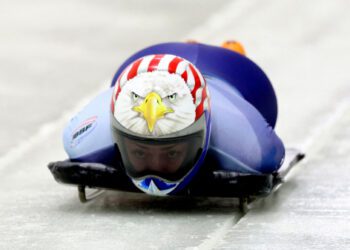 Скандал вокруг скелетона на зимних Олимпийских играх продолжается: американский спортсмен обращается за помощью к Джей Ди Вэнсу.