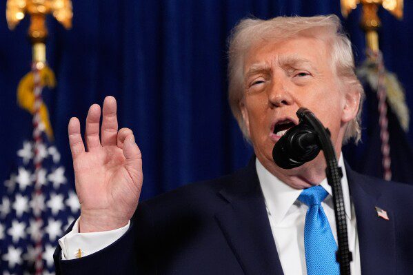 Судья из Висконсина, признанный виновным в препятствовании аресту иммигранта, подал в отставку на фоне угроз импичмента со стороны Республиканской партии.