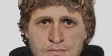 В Мельбурне на женщину напали во время прогулки с собакой.