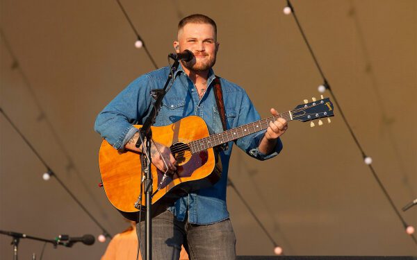 Сообщается, что Зак Брайан женился на Саманте Леонард в Испании. Сообщается, что Зак Брайан женился на Саманте Леонард в Испании.