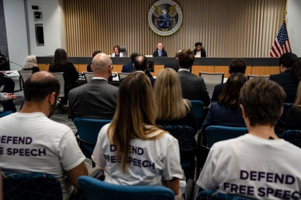 Монолог в ночном шоу, шокирующее отстранение — и восстановление в должности. Джимми Киммел по-прежнему рискует.