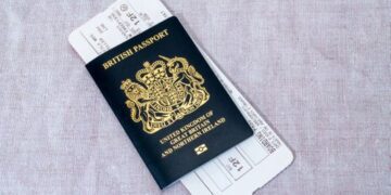 У граждан Австралии и Великобритании осталось всего несколько дней до вступления в силу новых правил оформления паспортов.