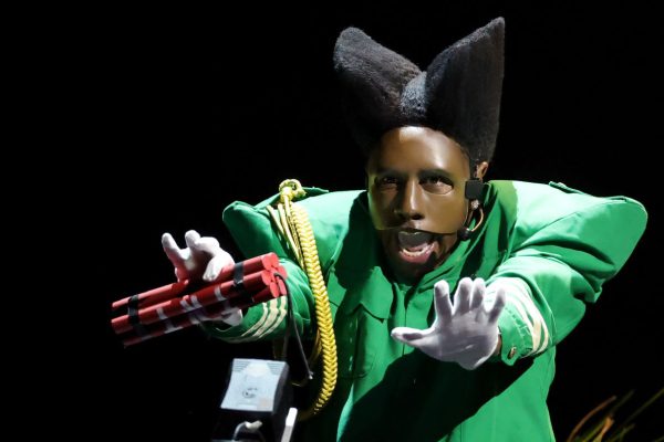 Bad Bunny использует победу на премии «Грэмми» для протеста против иммиграционной и таможенной службы США (ICE).