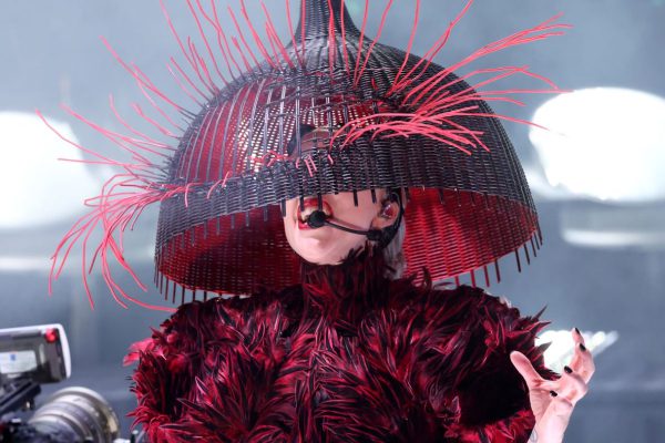 Bad Bunny использует победу на премии «Грэмми» для протеста против иммиграционной и таможенной службы США (ICE).