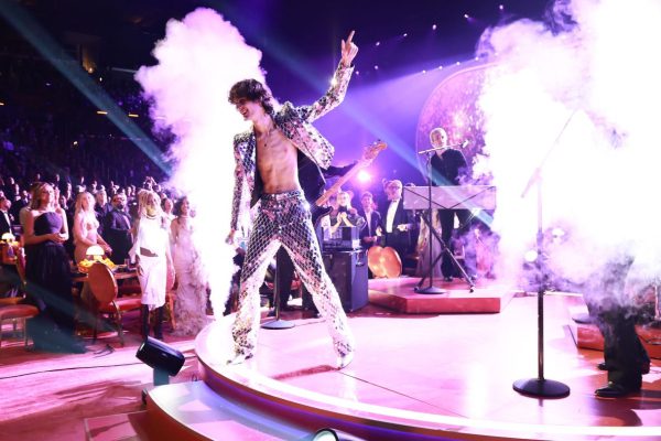 Bad Bunny использует победу на премии «Грэмми» для протеста против иммиграционной и таможенной службы США (ICE).