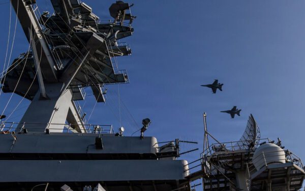 Балансирование: высокопоставленный генерал пытается избежать конфликта с Трампом, одновременно готовясь к возможной войне с Ираном. Балансирование: высокопоставленный генерал пытается избежать конфликта с Трампом, одновременно готовясь к возможной войне с Ираном.