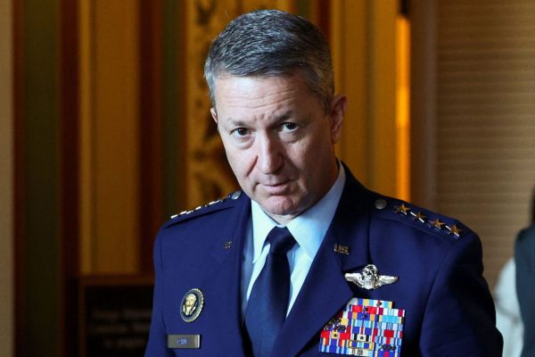 Балансирование: высокопоставленный генерал пытается избежать конфликта с Трампом, одновременно готовясь к возможной войне с Ираном.