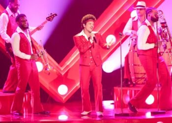 BLACKPINK, Бруно Марс, RAYE и другие: какой новый музыкальный релиз этой недели вам нравится больше всего? Голосуйте!