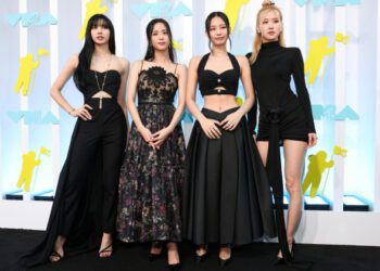 BLACKPINK представили интригующий список композиций мини-альбома «DEADLINE»: все названия песен.