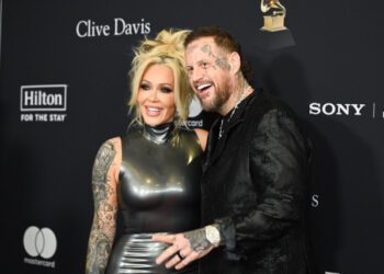 Банни Ксо говорит, что они с Джелли Роллом уже выбрали суррогатную мать для рождения близнецов с помощью ЭКО: «Самая бескорыстная женщина».