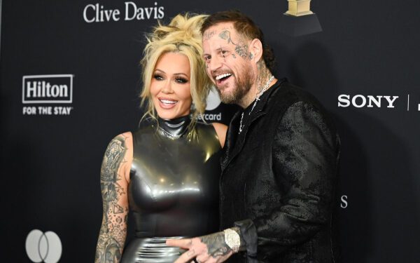 Банни Ксо говорит, что они с Джелли Роллом уже выбрали суррогатную мать для рождения близнецов с помощью ЭКО: «Самая бескорыстная женщина».