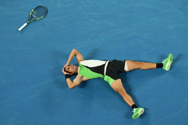 Карлос Алькарас вошел в историю, завоевав титул чемпиона Открытого чемпионата Австралии, победив Новака Джоковича в захватывающем финале мужского турнира.