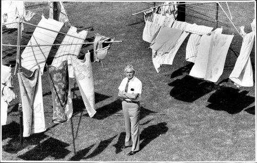 Компания, стоящая за австралийским культурным символом, находится на грани продажи.