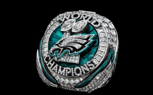 Купер Капп был бесцеремонно отстранен от команды «Рэмс». Год спустя он играет ключевую роль в борьбе за Суперкубок с соперником.