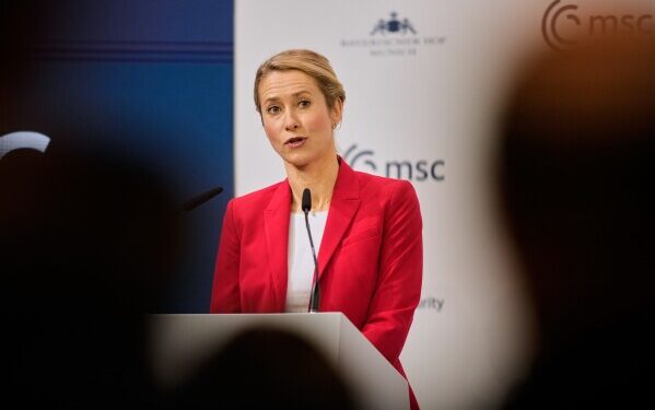 Наследный принц призвал весь мир поддержать народ Ирана на митинге в Мюнхене, в котором приняли участие 250 000 человек.