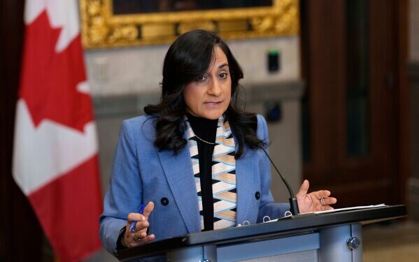 Куба заявляет, что четверо убитых в результате стрельбы из скоростного катера пытались проникнуть в страну. Куба заявляет, что четверо убитых в результате стрельбы из скоростного катера пытались проникнуть в страну.