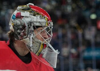 Датские военные эвакуировали американского подводника, нуждавшегося в срочной медицинской помощи, у берегов Гренландии.