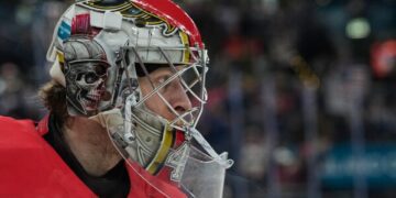 Датские военные эвакуировали американского подводника, нуждавшегося в срочной медицинской помощи, у берегов Гренландии.