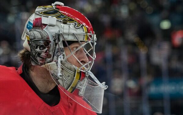 Датские военные эвакуировали американского подводника, нуждавшегося в срочной медицинской помощи, у берегов Гренландии. Датские военные эвакуировали американского подводника, нуждавшегося в срочной медицинской помощи, у берегов Гренландии.