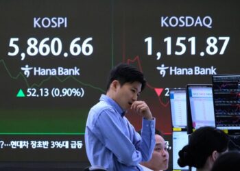 ЕС заявляет, что США должны соблюдать торговое соглашение после того, как суд заблокировал пошлины, введенные Трампом. ЕС заявляет, что США должны соблюдать торговое соглашение после того, как суд заблокировал пошлины, введенные Трампом.