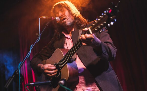 Эван Дандо госпитализирован из-за проблем с психическим здоровьем после того, как фанат обвинил его в отправке нежелательных видеороликов сексуального характера.