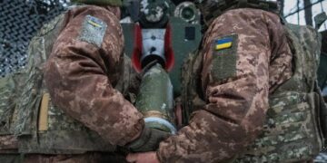 Бывший премьер-министр Великобритании Джонсон призывает союзников направить в Украину мирные войска в преддверии прекращения огня.