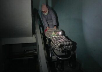 Семьи страдают из-за того, что украинские инженеры больше не справляются с ремонтом инфраструктуры.