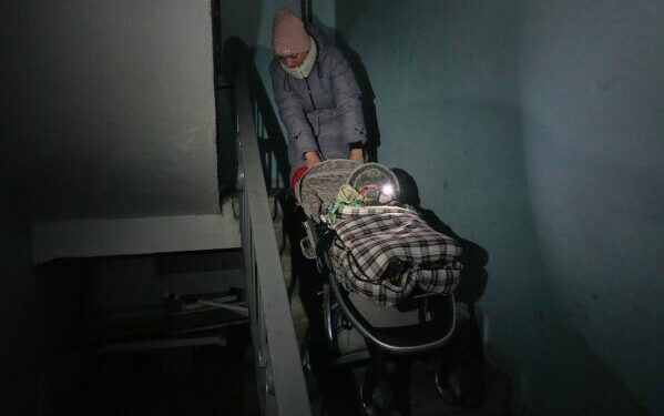 Семьи страдают из-за того, что украинские инженеры больше не справляются с ремонтом инфраструктуры.