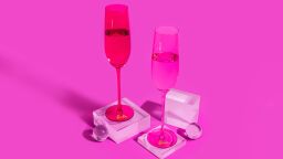 Забудьте о Дне святого Валентина. Отпразднуйте День подруг!