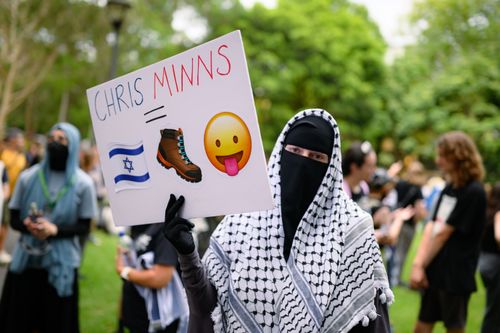 Нарастает напряженность на фоне сбора протестующих после заявлений о жестокости полиции.