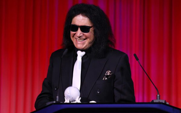 Джин Симмонс сравнил славу Тейлор Свифт с битломанией: «Это почти культ».