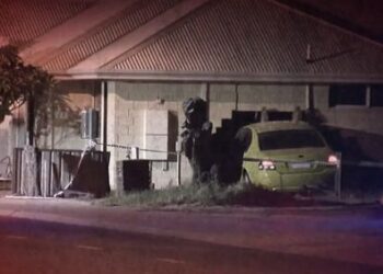 Бабушка погибла в результате аварии, когда автомобиль врезался в спальню, пока она спала.