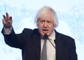 Венгрия заявляет, что заблокирует ключевой кредит ЕС Украине до возобновления поставок российской нефти.