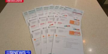 Инспектор был уволен после выписки фальшивых штрафов на университетской парковке.