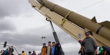 Иран обвиняет Трампа в «большой лжи» в преддверии женевских переговоров на фоне масштабного развертывания американских войск.